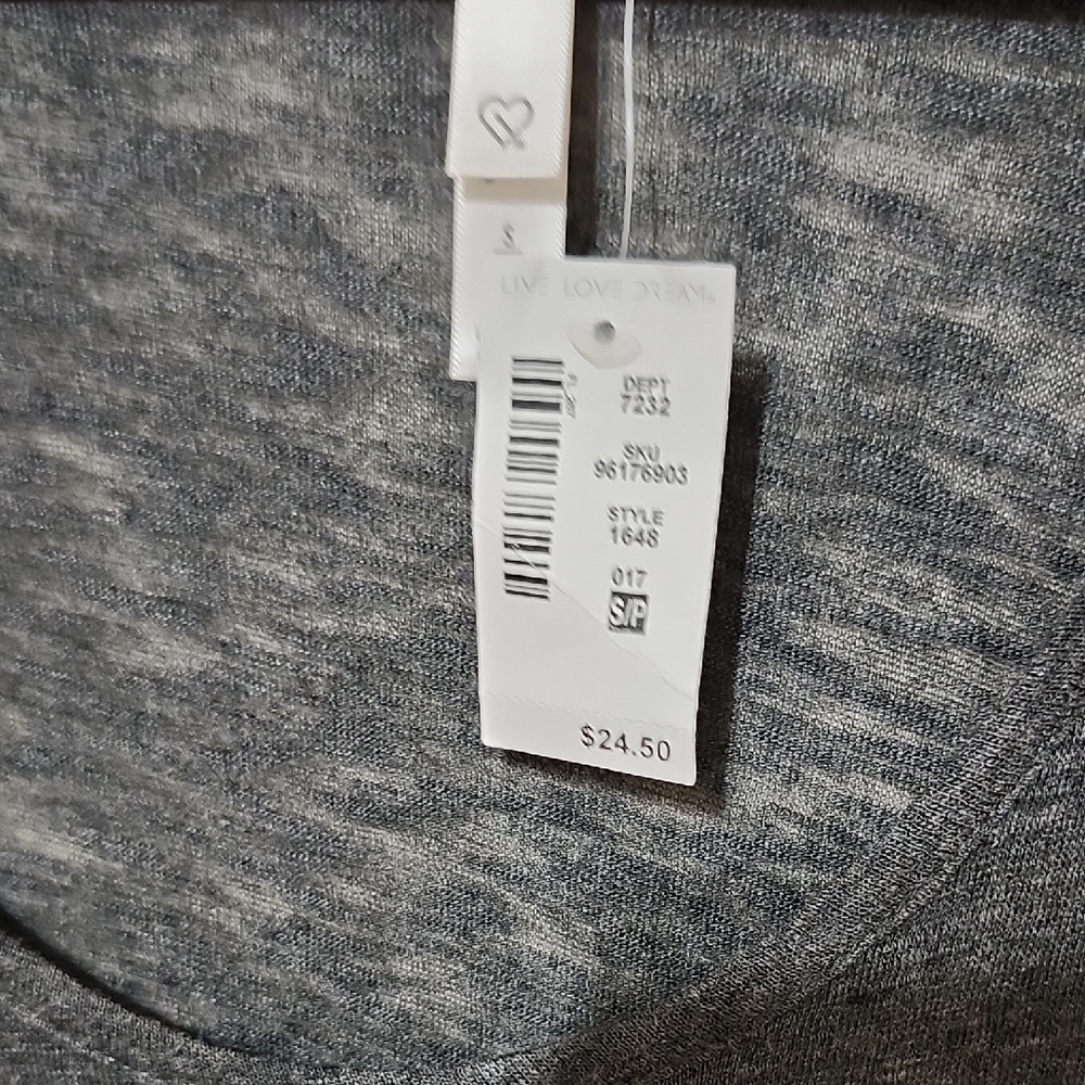 Aeropostale Black Fitted T-Shirt with Sequin Graphic - Picture 5 of 8